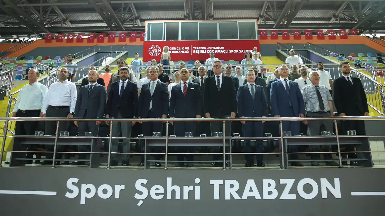 trabzonda-okul-sporlarinda-basarili-ogrenciler-odullendirildi