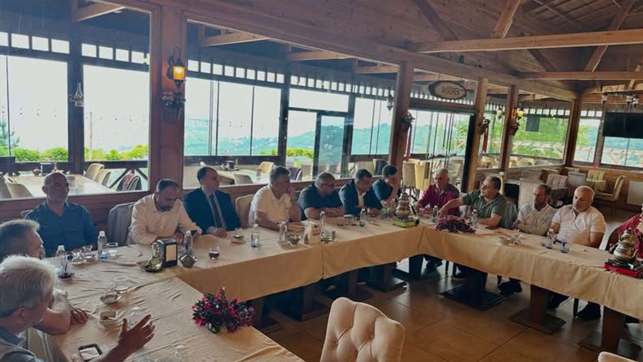 milletvekili-buyukaydin-trabzonda-16-muhtarla-bir-araya-geldi-dikkat-ceken-yatirim-detayi