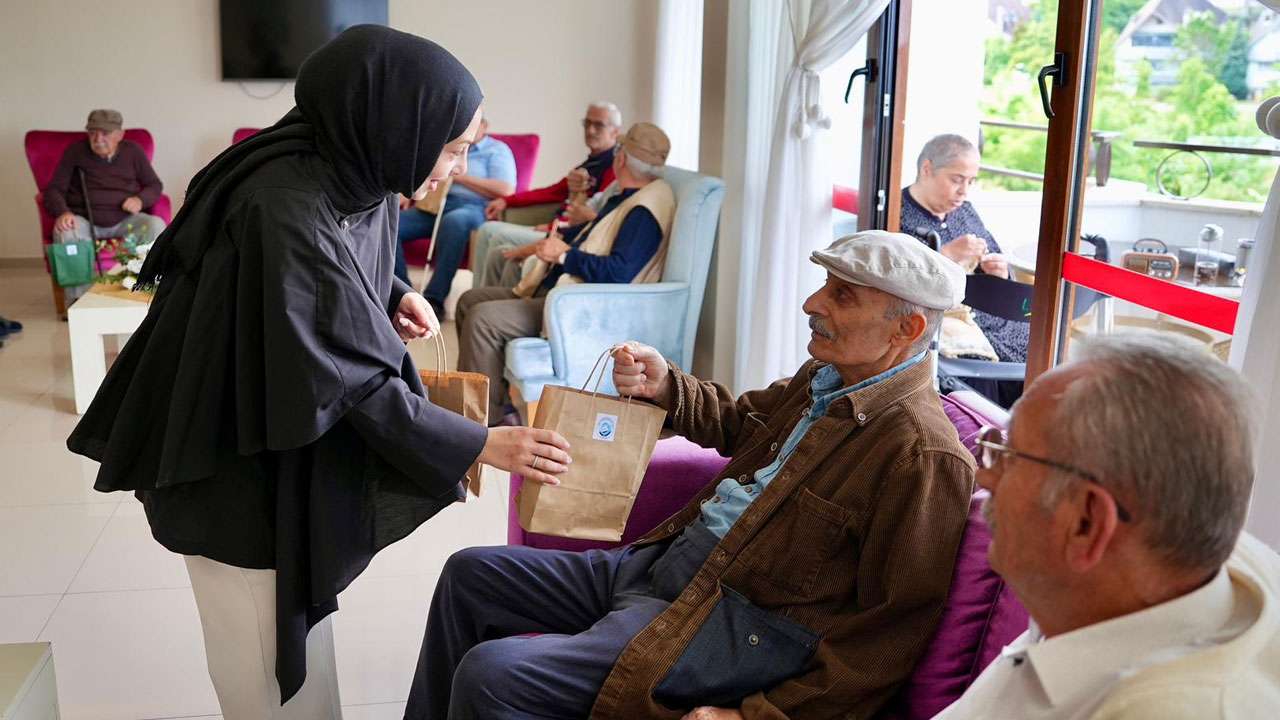 ortahisar-belediyesinden-babalar-gununde-anlamli-ziyaret