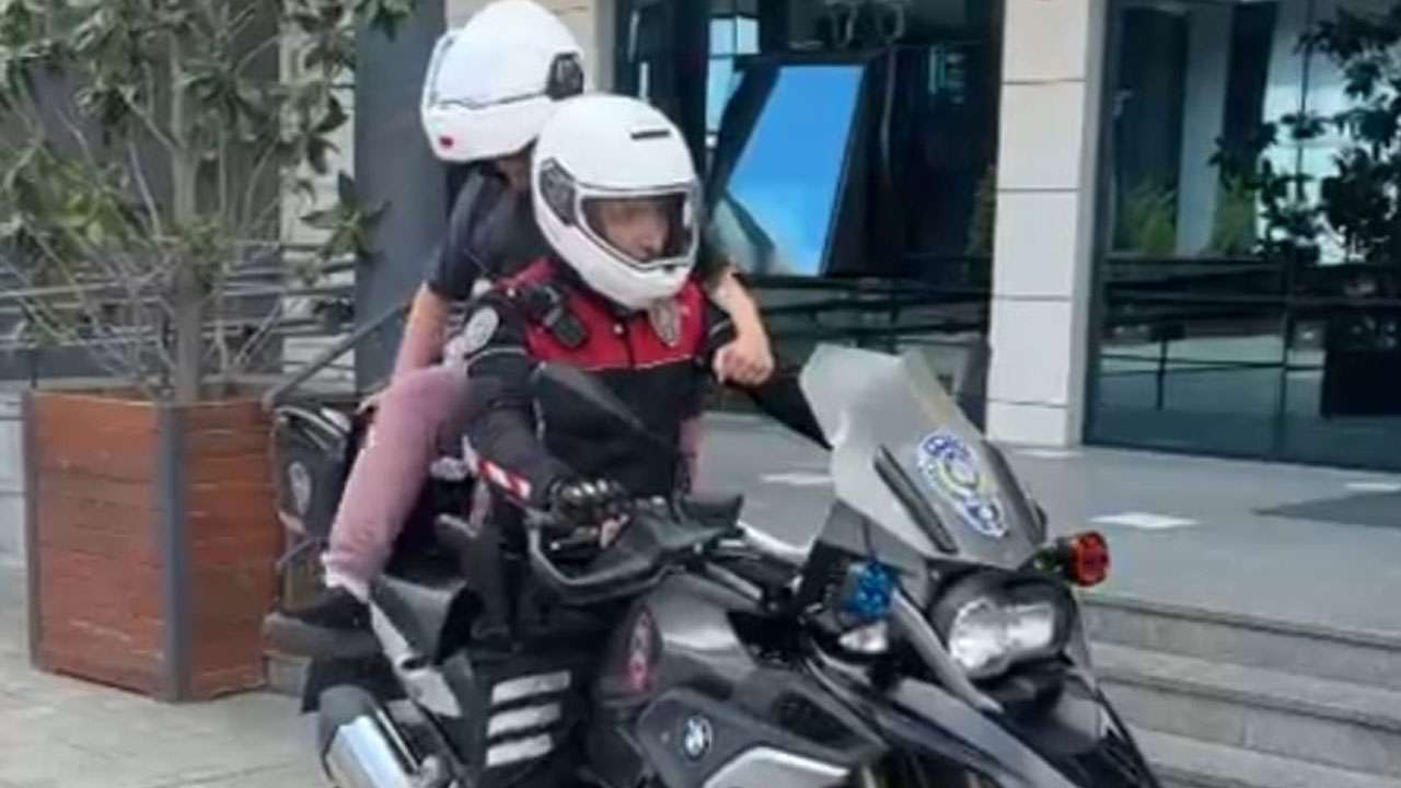 trabzonda-sinava-gec-kalan-ogrenciyi-polis-yetistirdi