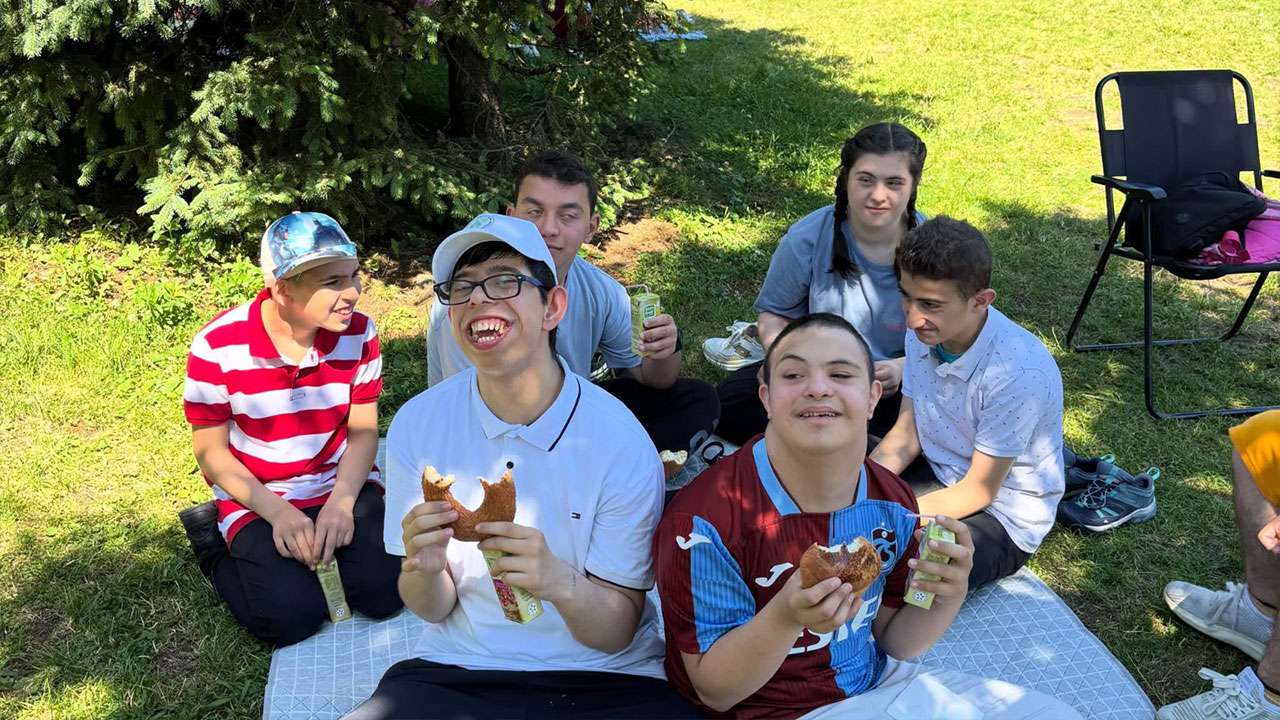 akcaabatta-ozel-ogrencilere-dogayla-ic-ice-spor-senligi