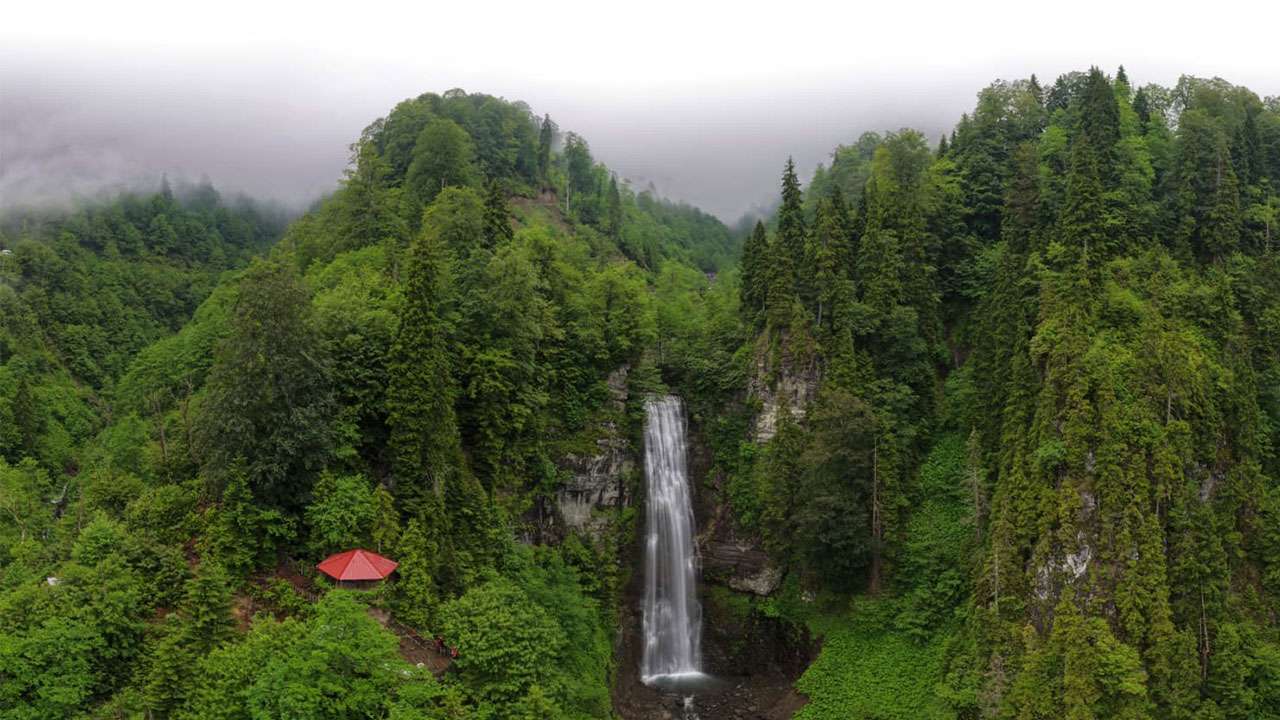 macahelin-sakli-cenneti-maral-selalesi-ziyaretcilerini-buyuluyor