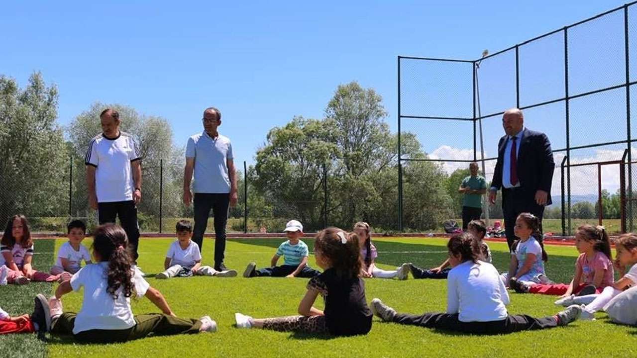 bayburt-arpalida-cocuklar-oyun-ve-sporla-bulustu