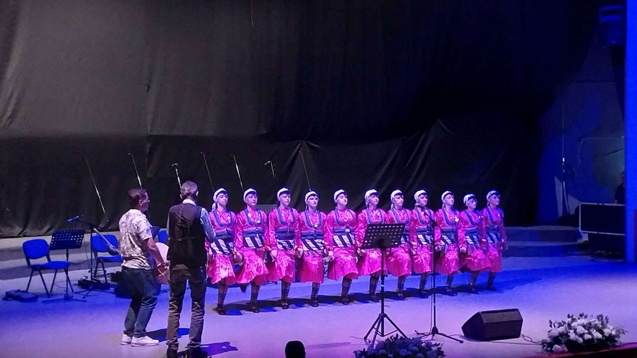 mimar-sinan-ortaokulundan-sanat-dolu-yil-sonu-konseri