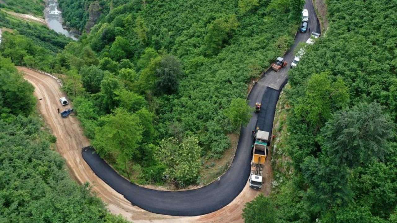 ordu-catalpinarda-yillarin-bekleyisi-sona-erdi-yol-sicak-asfaltla-bulustu