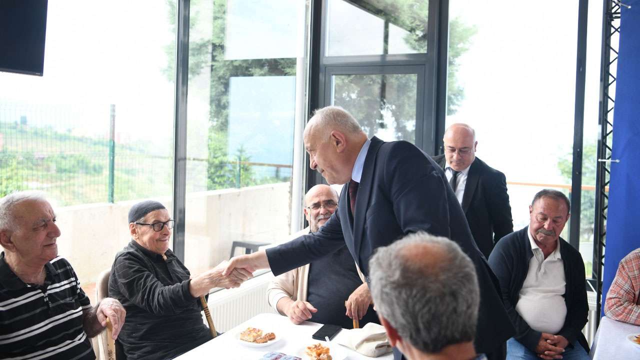 trabzonda-huzurevi-sakinlerine-anlamli-ziyaret