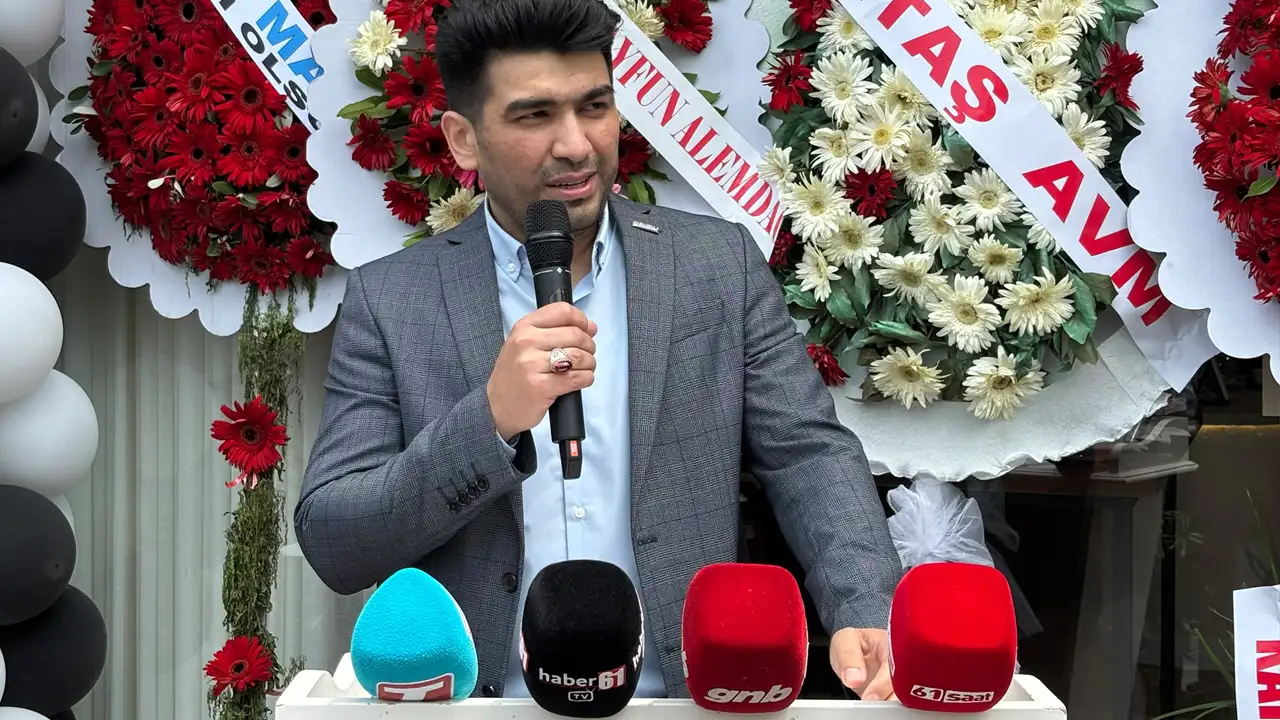 trabzonda-yeni-konsept-kafe-acildi-kahve-loca-ve-sinema-bir-arada
