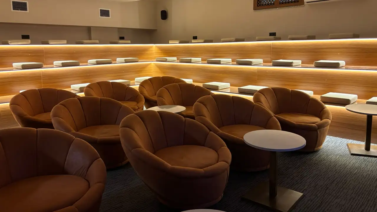 trabzonda-yeni-konsept-kafe-acildi-kahve-loca-ve-sinema-bir-arada