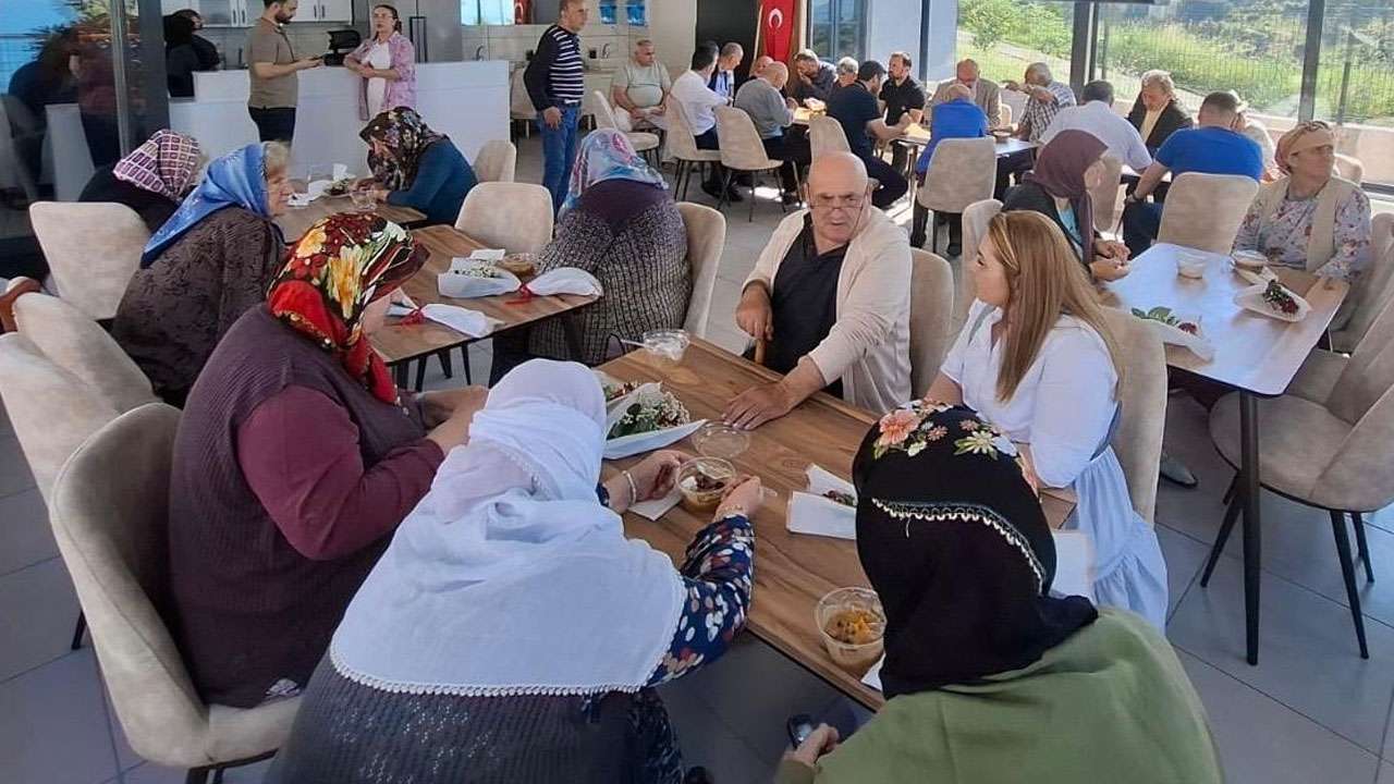 musiad-trabzondan-huzurevine-asure-gunu-ziyareti