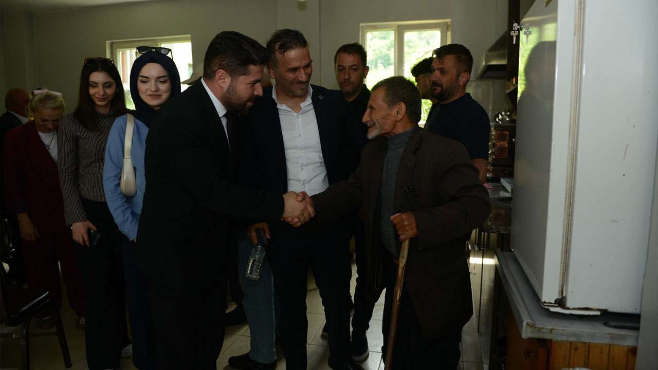 anahtar-parti-trabzon-teskilati-caykarada-mahalle-ziyaretleri-gerceklestirdi