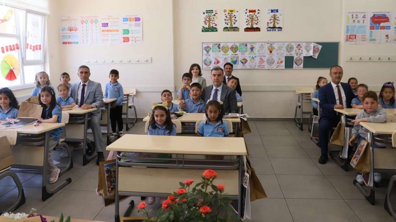 bayburtta-14-bin-537-ogrenci-karne-sevinci-yasadi