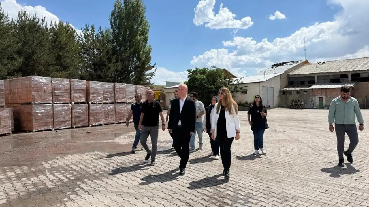 bayburtta-tugla-fabrikasina-cevre-denetimi-yapildi