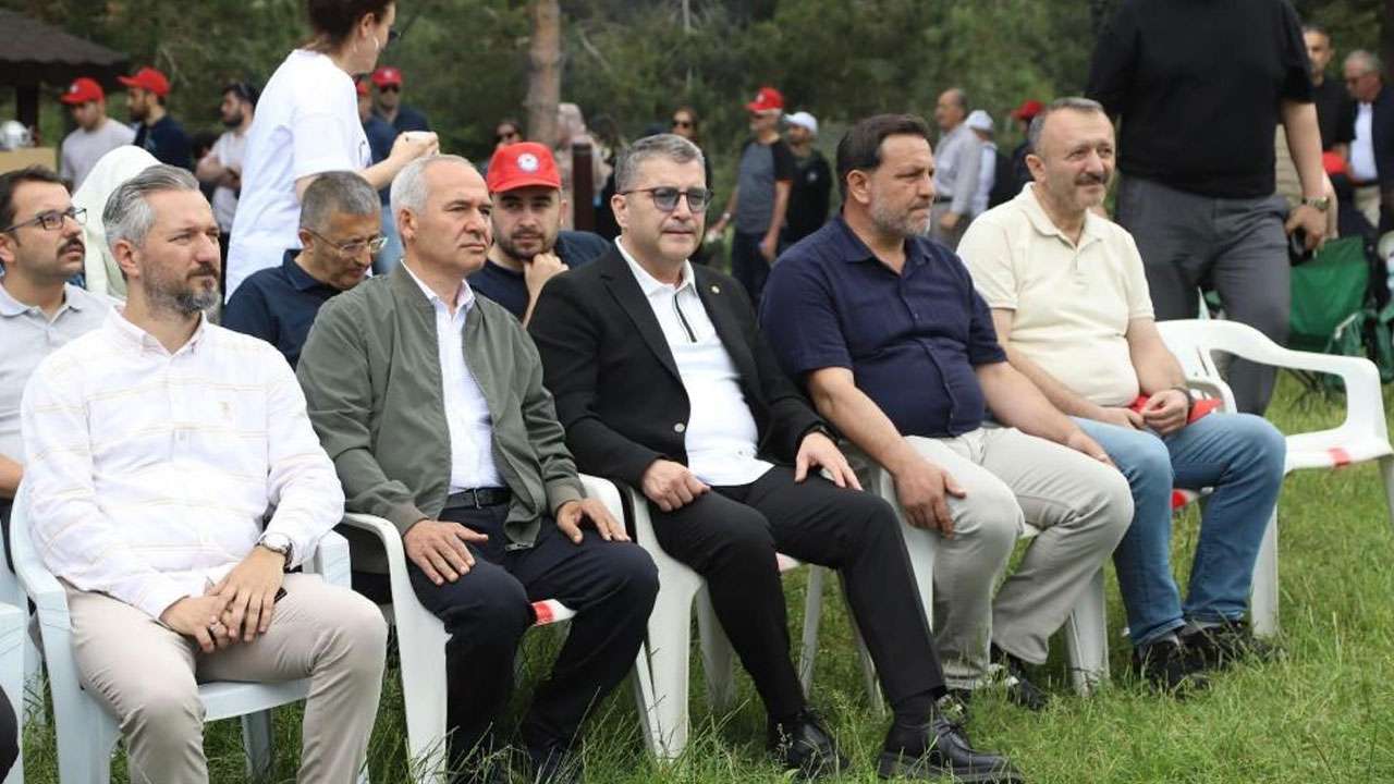 orduda-egitimciler-persembe-yaylasinda-bulustu-2-bin-kisi-piknikte-bir-araya-geldi