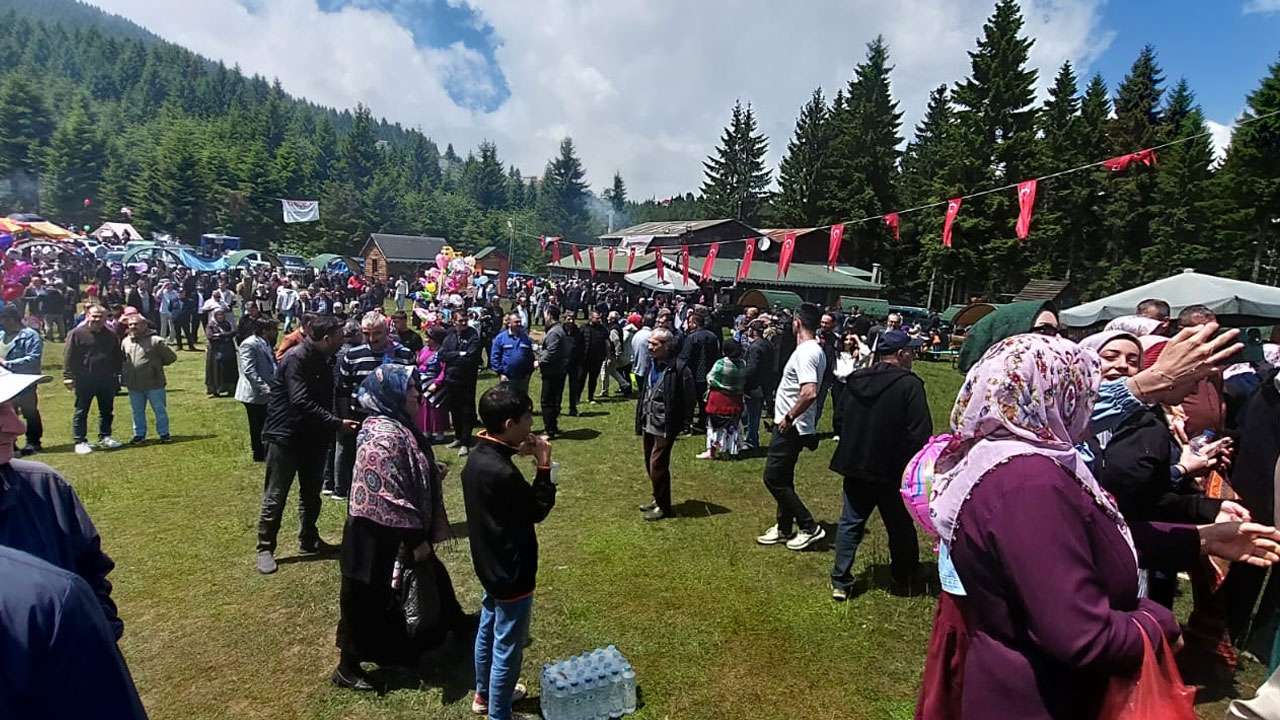 ucuncuzade-yayla-festivaline-yogun-ilgi-binlerce-kisi-bulustu