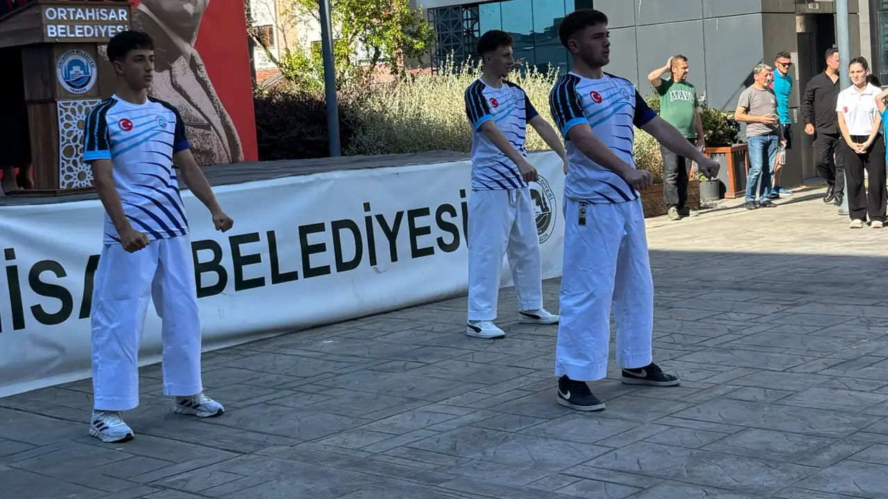 ortahisarda-yaz-spor-okullari-acildi-baskan-kaya-cocuklarimiz-sporla-buyusun-istiyoruz