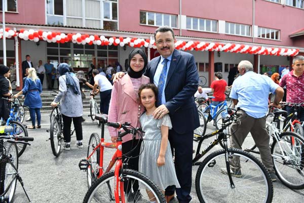 Trabzon'da 61 öğrenciye 61 bisiklet