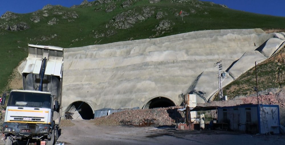 Türkiye’nin en uzun 3. tünelinde kazı çalışmaları tamamlandı