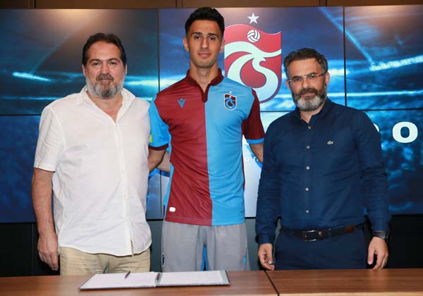 Trabzonspor Muhammet Akpınar'a imzayı attırdı