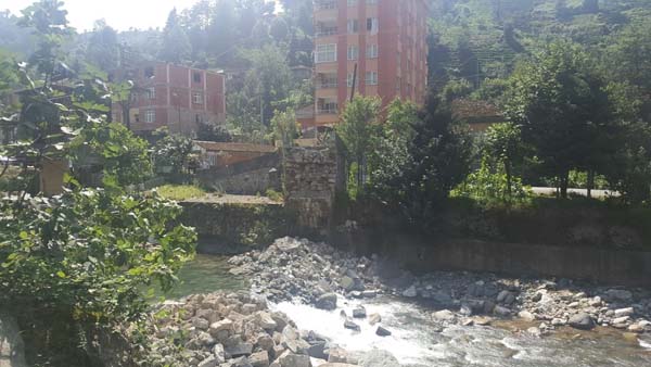 Tarihi köprüler tehdit altında - Rize’de 1 Trabzon’da 3 köprü yıkıldı