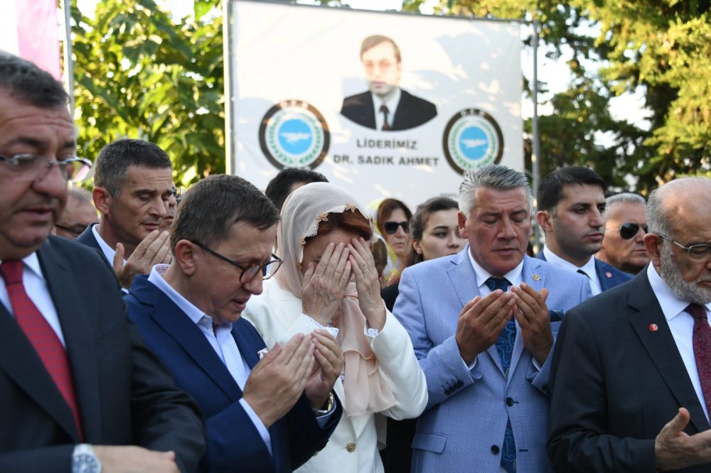 Akşener ve Örs, Sadık Ahmet'i anma töreninde