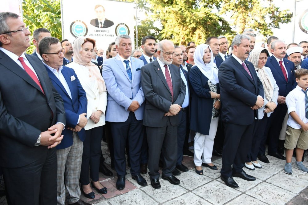 Akşener ve Örs, Sadık Ahmet'i anma töreninde