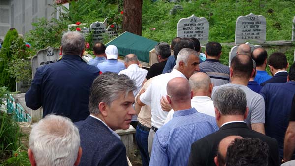 Mansur Yavaş Trabzon'da cenazeye katıldı