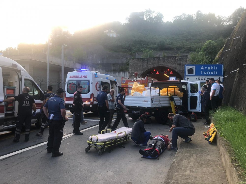 Araklı'da tünel girişinde kaza: 1 ölü, 5 yaralı