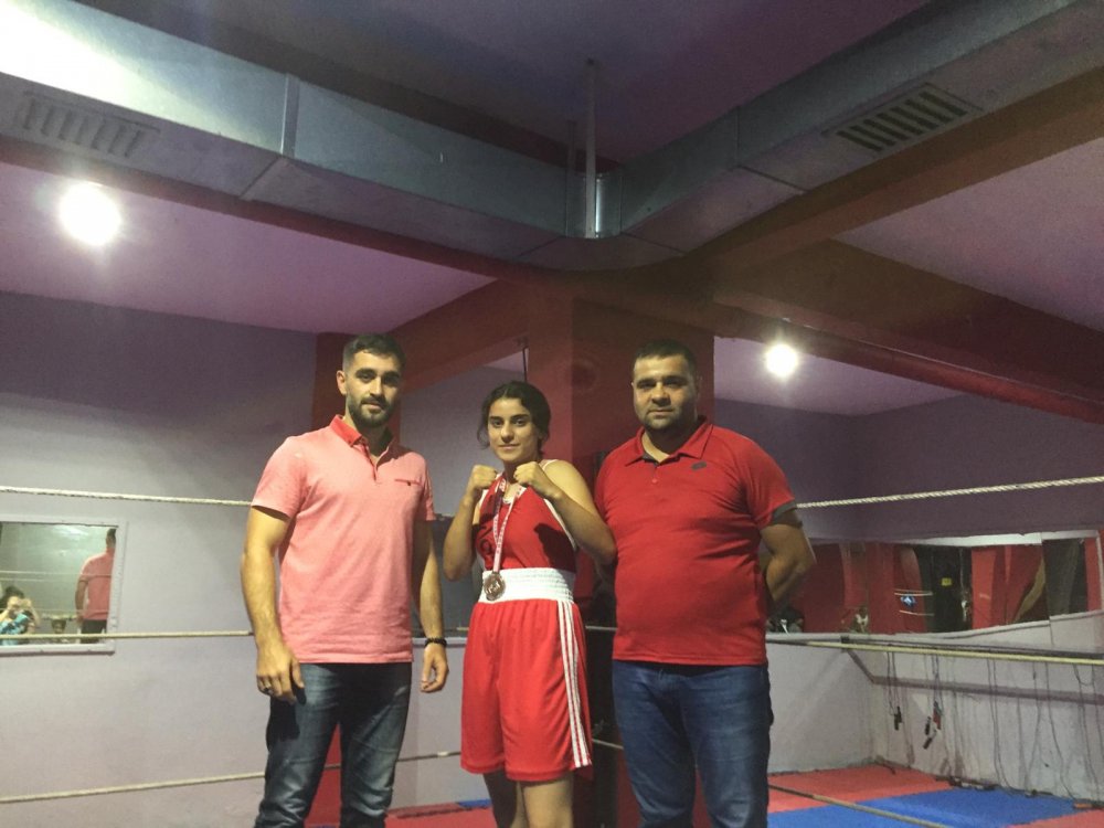 Yıldız kız boksörün hayali, Avrupa şampiyonluğu