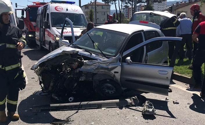 İki otomobil çarpıştı 3 yaralı | Ordu Haberleri