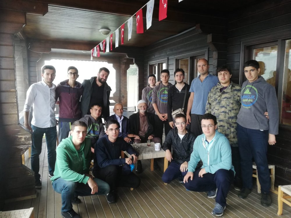 Trabzon'da gençlerden Mehmet ve Rıdvan dedeye yayla sürprizi