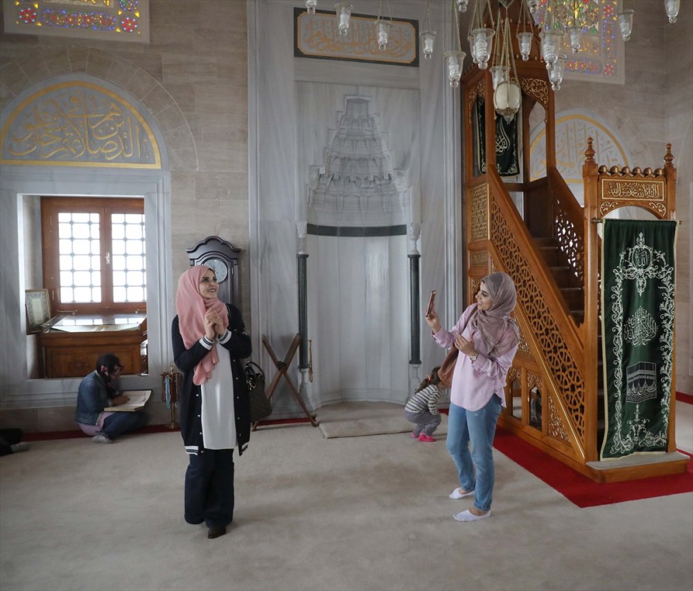 Kıble Dağı'ndaki camiye Arap turist ilgisi