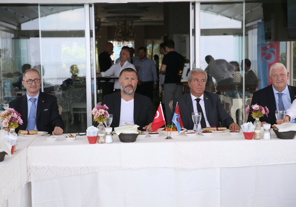 Trabzonspor'dan AEK'ya dostluk yemeği