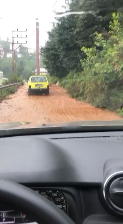 Rize'de yağış etkili oldu