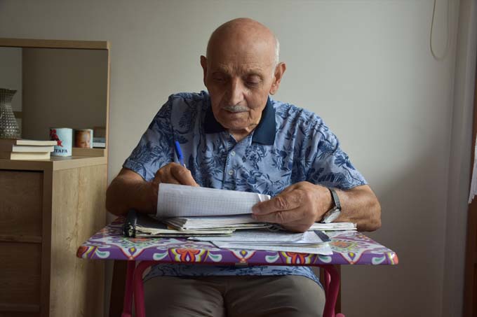 Trabzon'da emekli öğretmen İzlediği filmden esinlenerek bakın ne yaptı