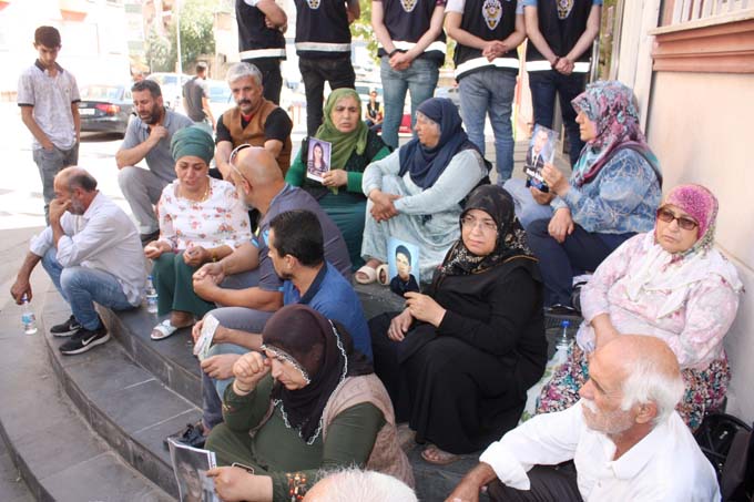 HDP önünde eylem yapan ailelere Trabzon'dan anlamlı destek