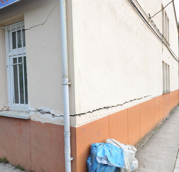 Trabzon'da riskli ortaokul yanındaki ilkokulun taşınmasına tepki