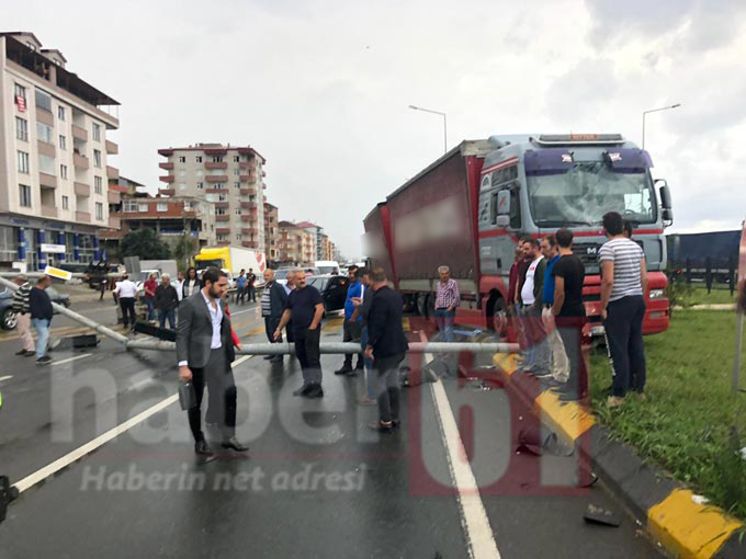 Trabzon'da Tır kontrolden çıktı - Yol trafiğe kapandı