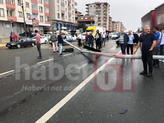 Trabzon'da Tır kontrolden çıktı - Yol trafiğe kapandı