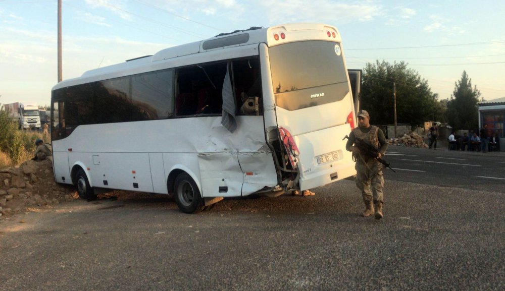 Jandarmaları taşıyan midibüsle TIR çarpıştı! 1 şehit 14 yaralı