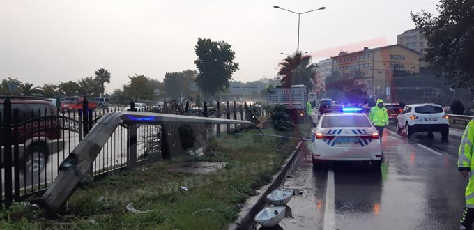 Trabzon'da kontrolü kaybeden sürücü ortalığı savaş alanına çevirdi