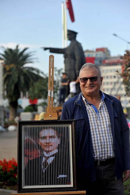 Biriktirdiği Atatürk fotoğrafları ile sergi açtı