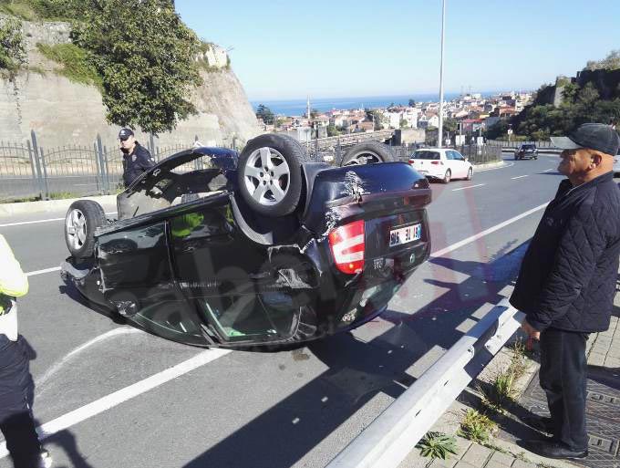 Trabzon'da kaza! Otomobil takla attı