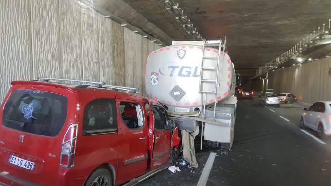 Trabzon’da 3 araç birbirine girdi – 4 yaralı