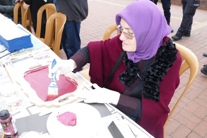 Trabzon’da ‘Çınarlar’ el becerilerini sergiledi