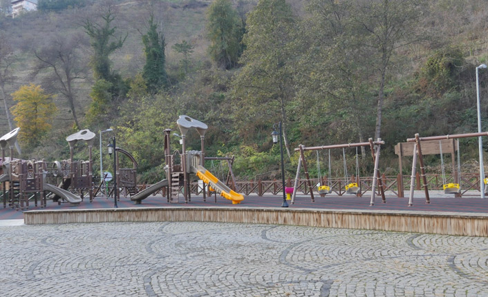 Trabzon'da çocuk parkları yenileniyor