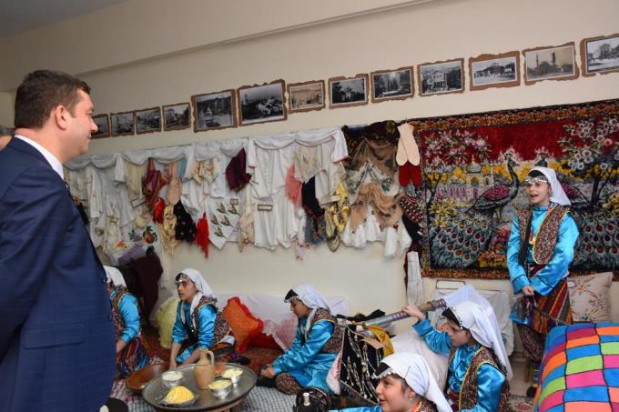 Trabzon'da ilkokul öğrencileri geçmişi günümüze taşıdı