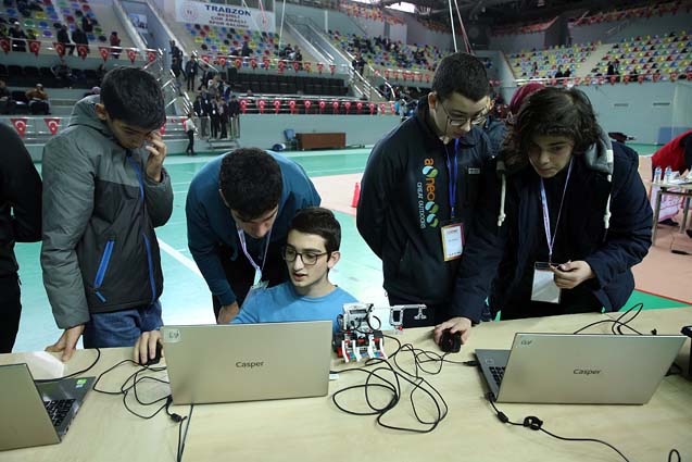 Trabzon'da robotlar yarıştı