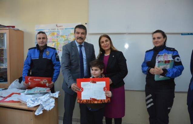 Trabzon'da öğrenciler karnelerini aldı