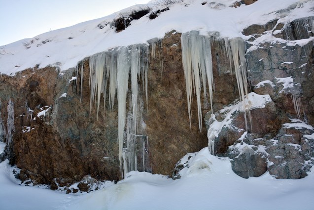 5 metrelik buz sarkıtları şaşırtıyor
