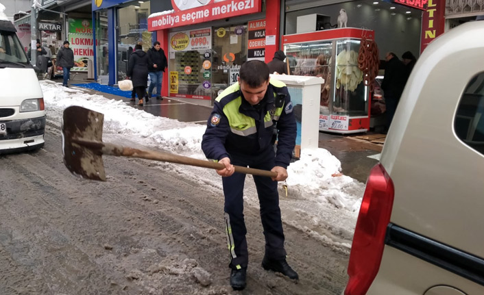 Trabzon'da polisten kış lastiği denetimi